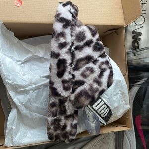 Ugg slipper slide print size 6